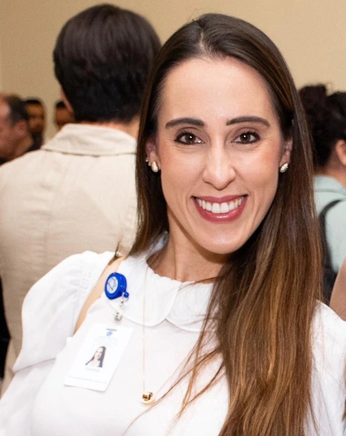 Foto da Dra. Thaisa C. Lopes